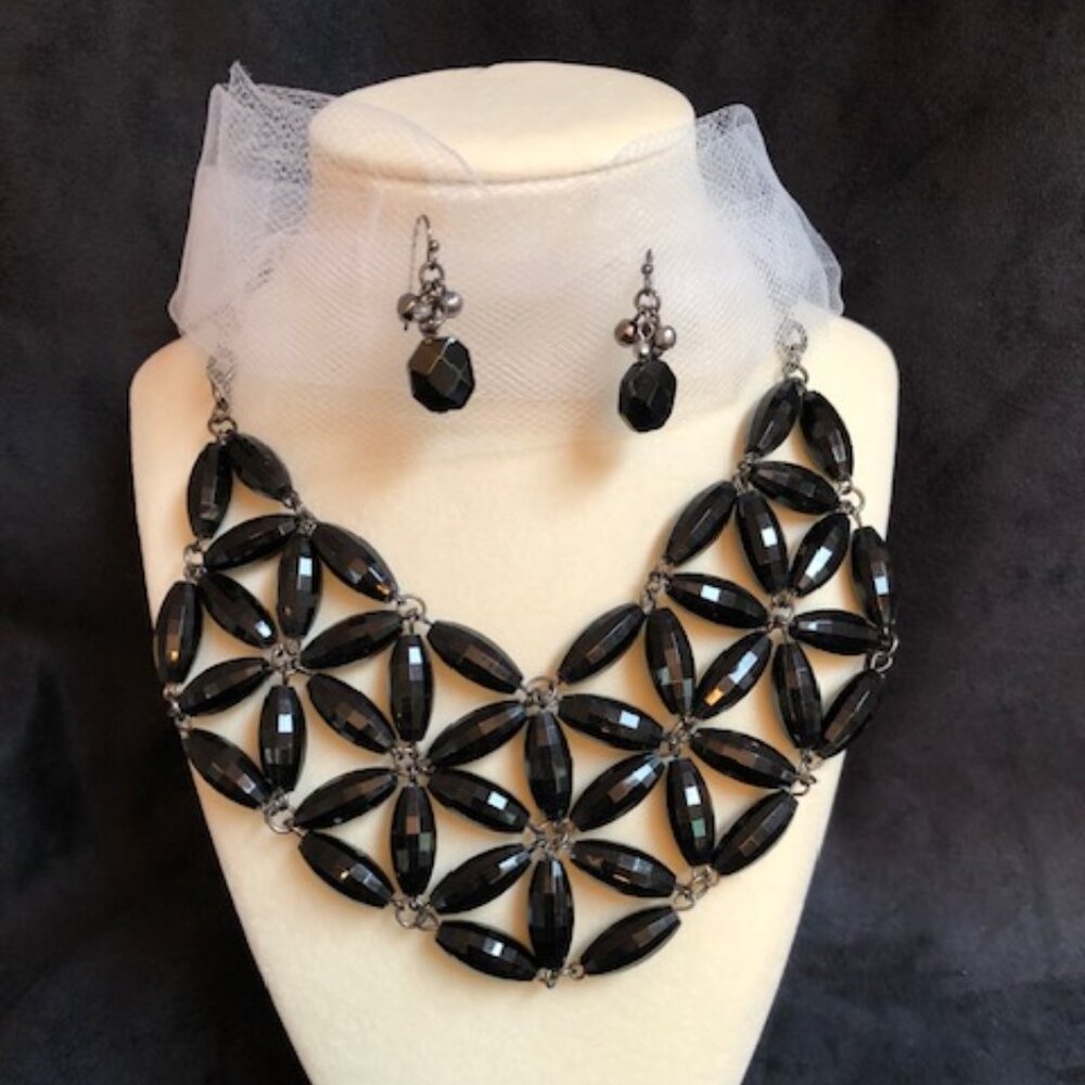 Black glass beaded necklace choker with earrings to match